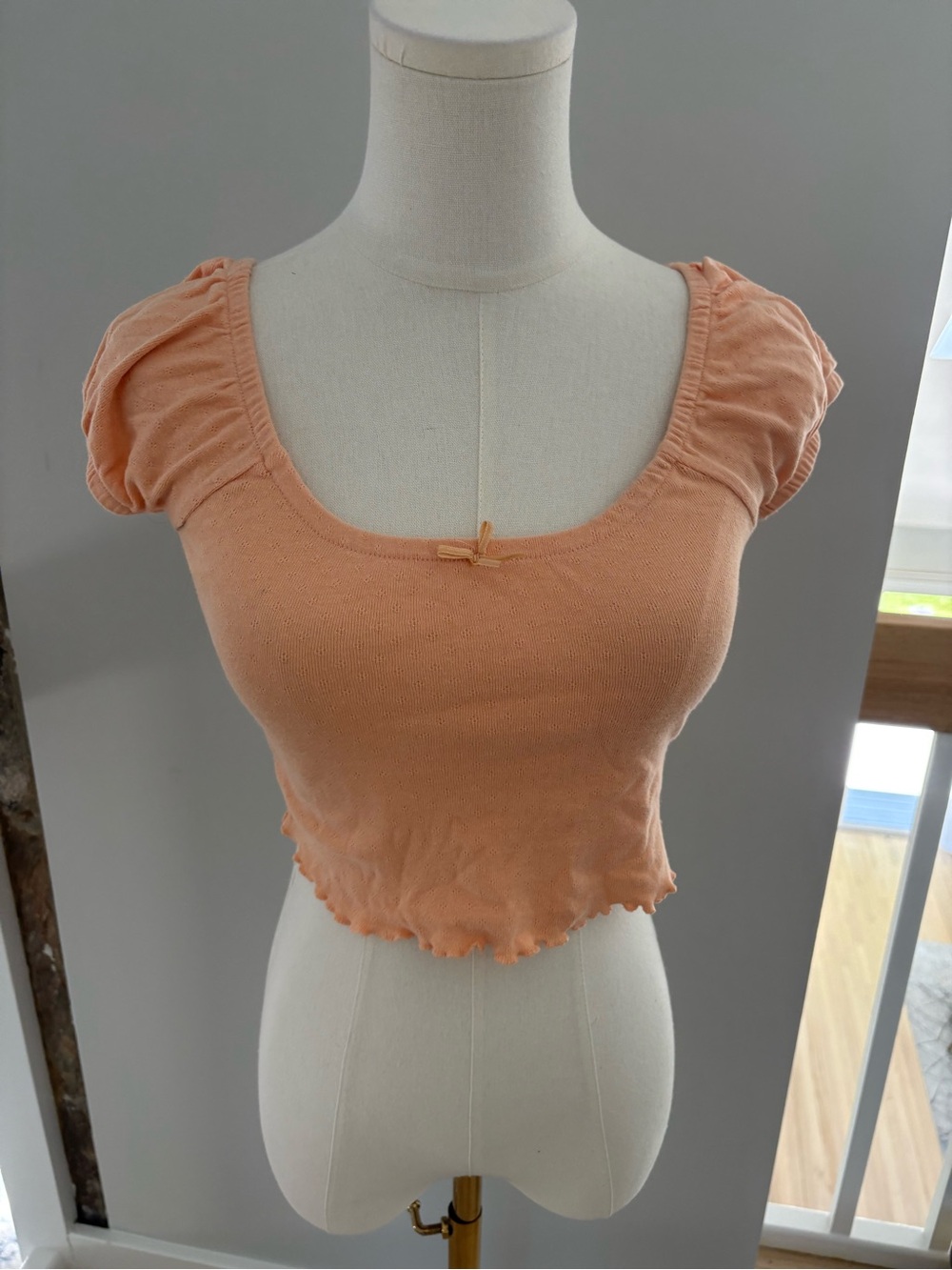 Me to We Peach Cropped Scoop-Neck Top with Puff Sleeves